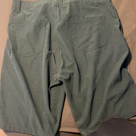 Body glove shorts size XL/36 dark green - Picture 3 of 3